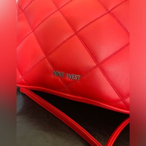 NINE WEST RED “PEETRA CAMERA BAG” QUILTED VEGAN CROSSBODY RED/SILVER CHAIN STRAP - Picture 6 of 9